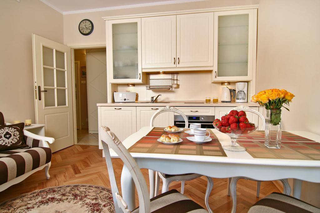 Patio Apartments - Old Town غدانسك الغرفة الصورة